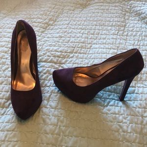 Sexy purple pumps!